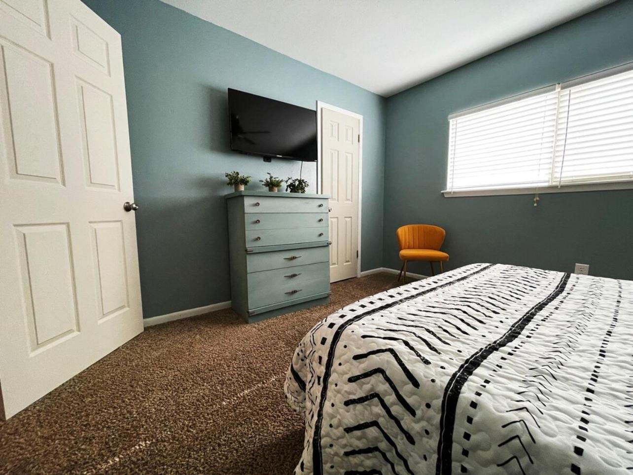 Brilliant & Beautiful Apartment! B * College Station